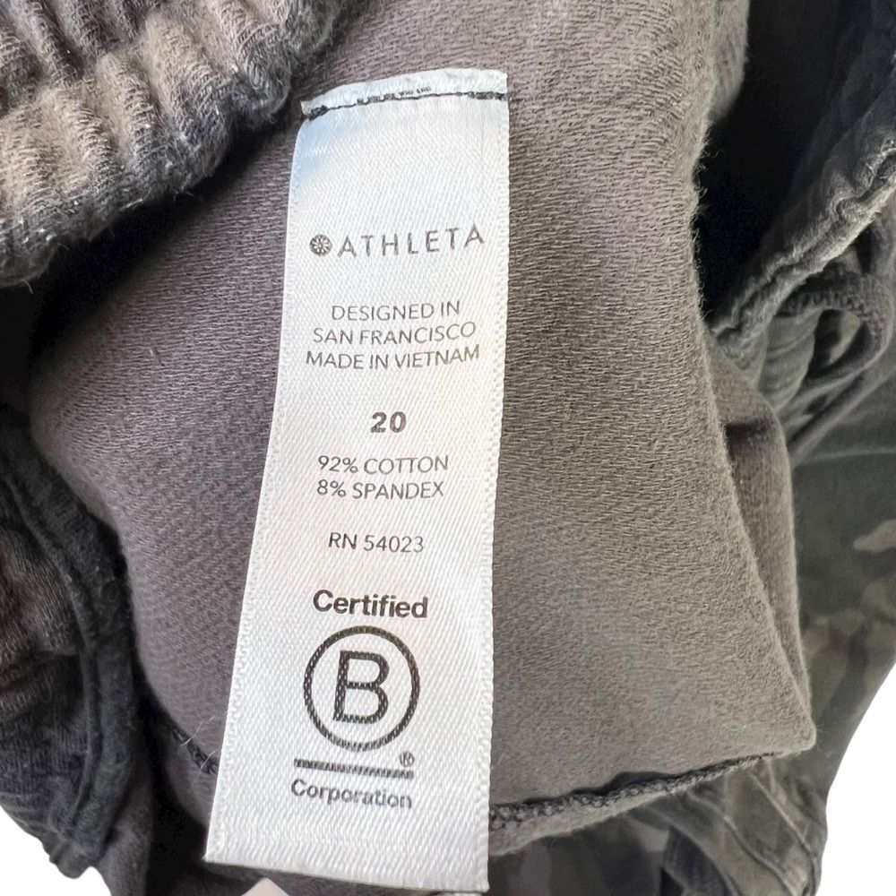 Sz 20 ATHLETA BLACK OLIVE CAMO ELASTIC WAIST STRETCHY FARALLON SHORTS - Picture 13 of 16